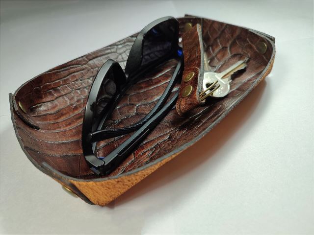 چرم دوزی حضرت ادریس 