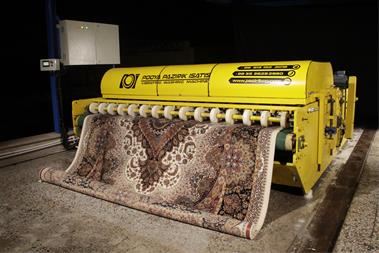 قالیشویی در گلشن و دهاقون