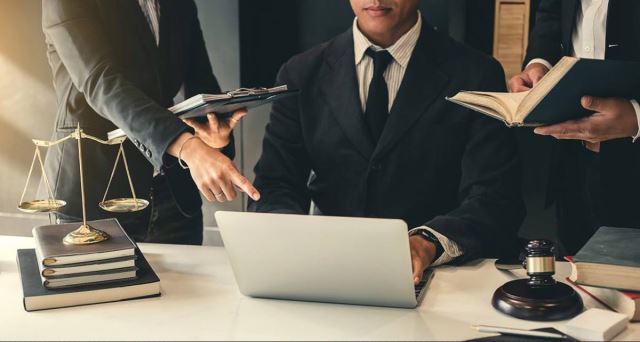 بهترین وکیل در کیش 