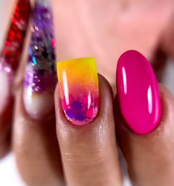 انجام خدمات کاشت ناخن در شیراز