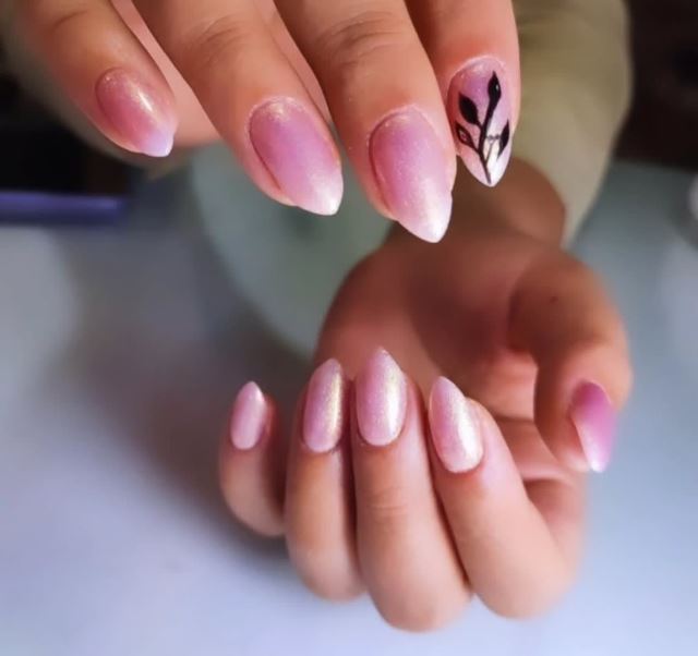 انجام خدمات کاشت ناخن در شیراز