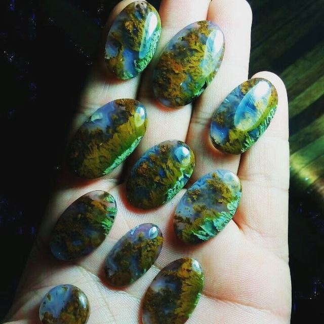 مرکز تشخیص سنگ قیمتی 