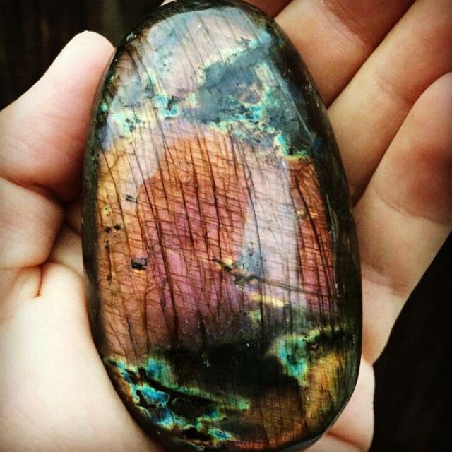 مرکز تشخیص سنگ قیمتی 