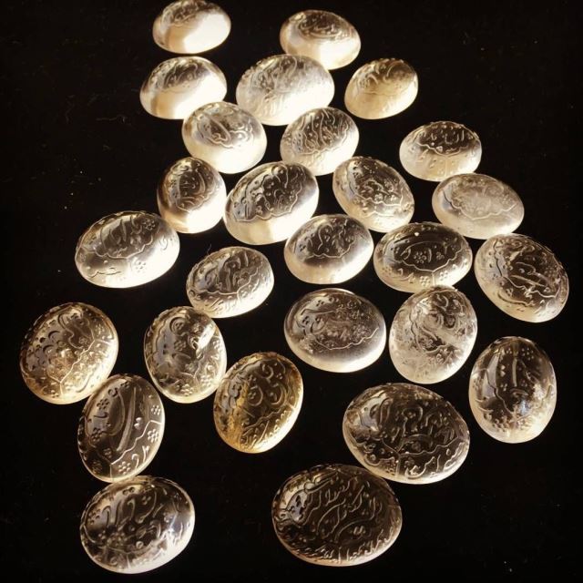 مرکز تشخیص سنگ قیمتی 