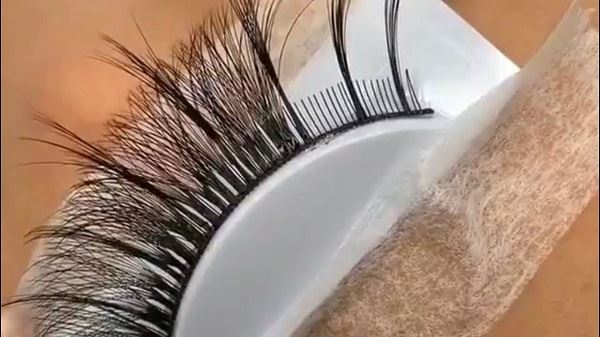 بهترین خدمات مژه و اکستنشن در تهران