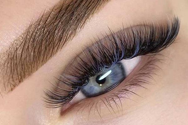 بهترین خدمات مژه و اکستنشن در تهران