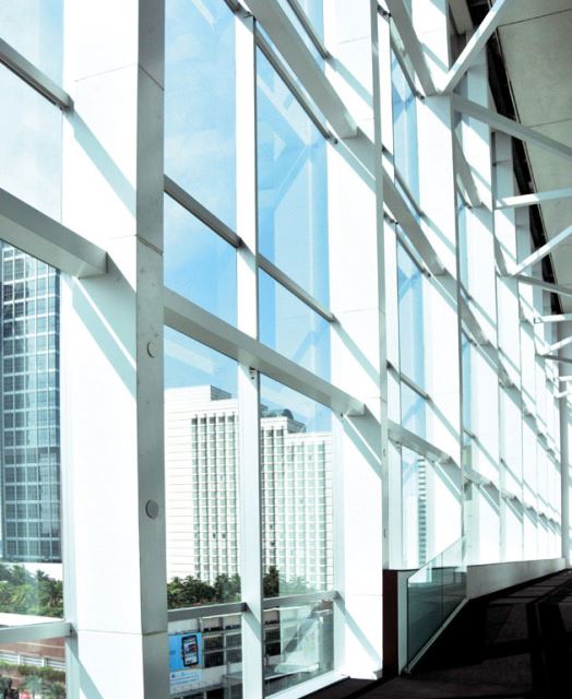 اجراى نماى كرتين وال و نماى شيشه اى ساختمان