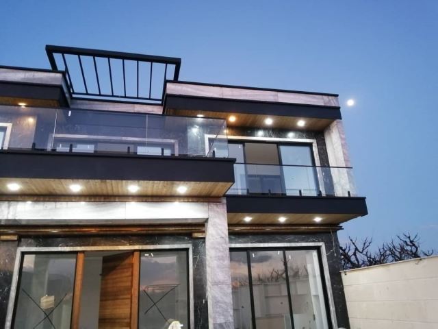 اجرای کرتین وال و نمای شیشه ای ساختمان