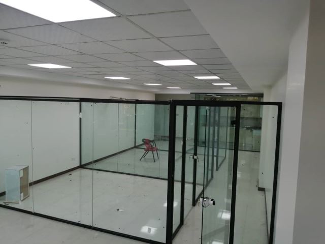 اجرای کرتین وال و نمای شیشه ای ساختمان