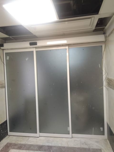 اجرای کرتین وال و نمای شیشه ای ساختمان در تهران