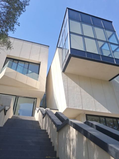 اجرای کرتین وال و نمای شیشه ای ساختمان در تهران