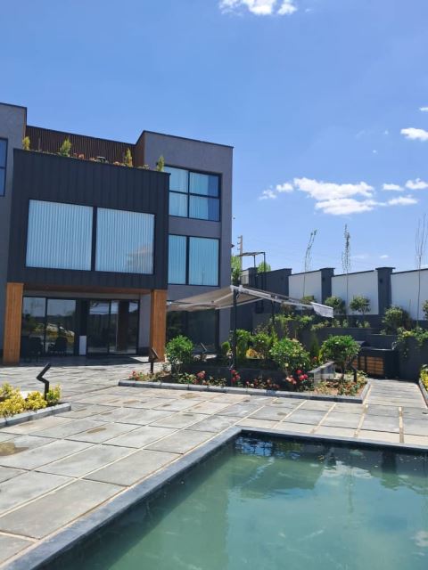 اجرای کرتین وال و نمای شیشه ای ساختمان در تهران