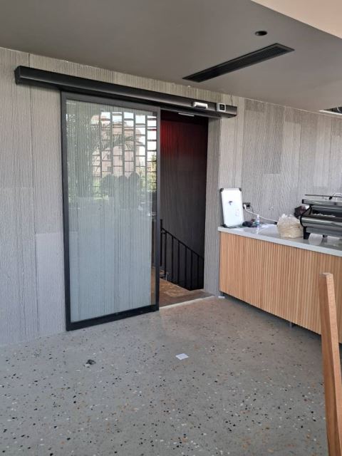 اجرای کرتین وال و نمای شیشه ای ساختمان در تهران