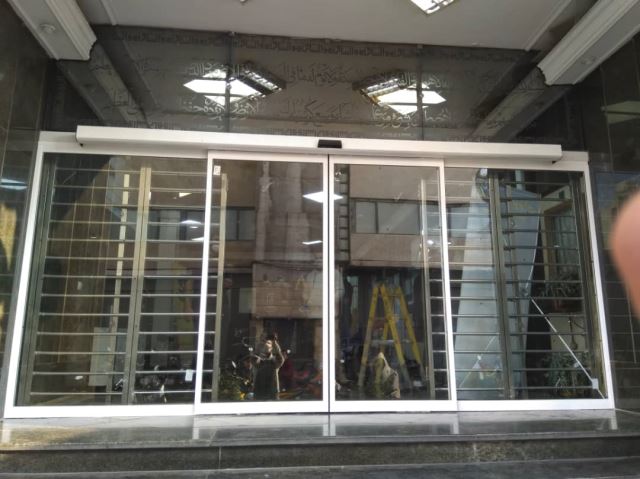 اجرای کرتین وال و نمای شیشه ای ساختمان در تهران