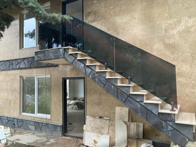 اجرای کرتین وال و نمای شیشه ای ساختمان در تهران