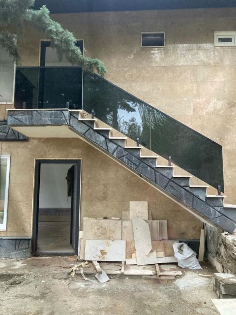 اجرای کرتین وال و نمای شیشه ای ساختمان در تهران