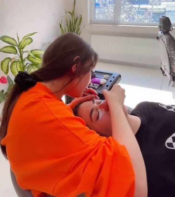 بهترین آموزشگاه زیبایی در قروه آموزشگاه زیبایی ترنگ