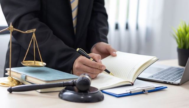 بهترین وکیل امور کیفری در ورامین 