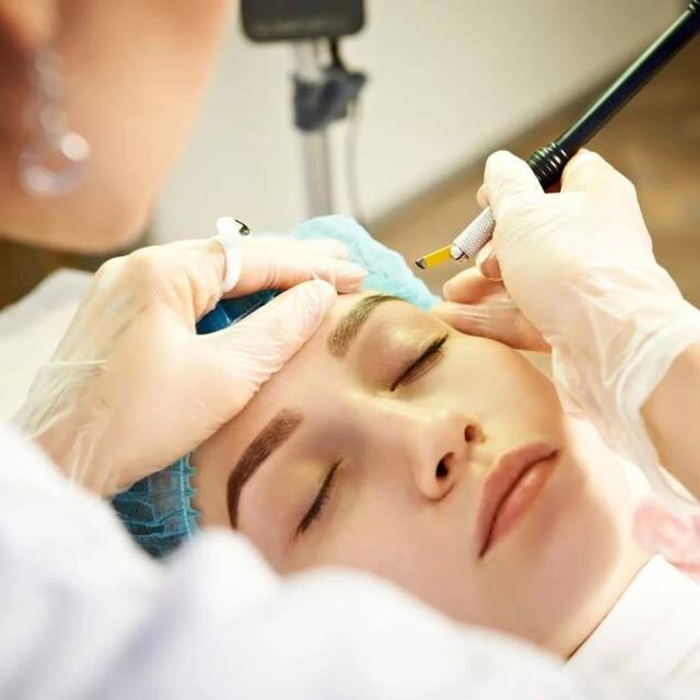 کاشت ابرو تضمینی در شیراز 