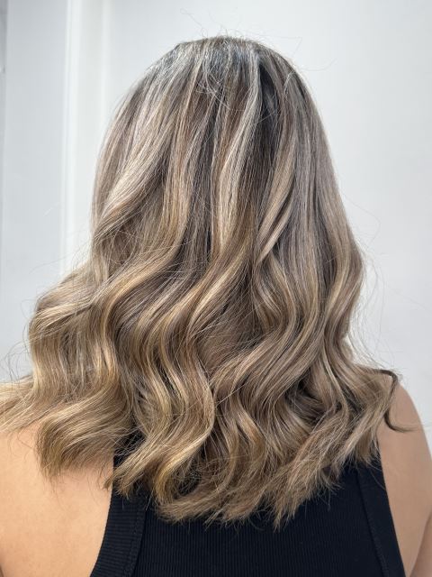 آرایشگاه در سعادت آباد