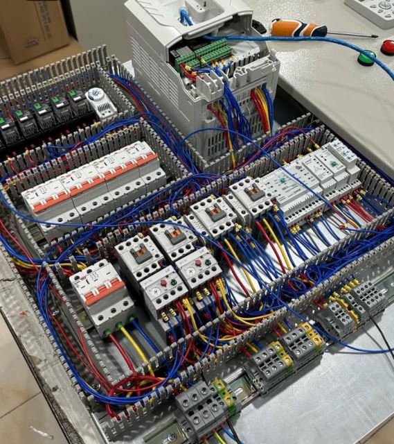 برقکار ساختمان در اصفهان 