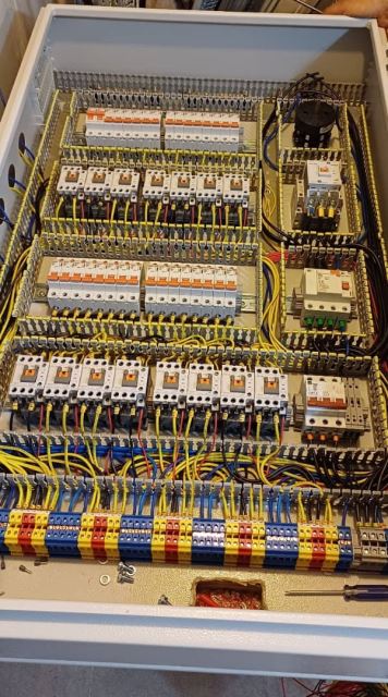 برقکار ساختمان در اصفهان 