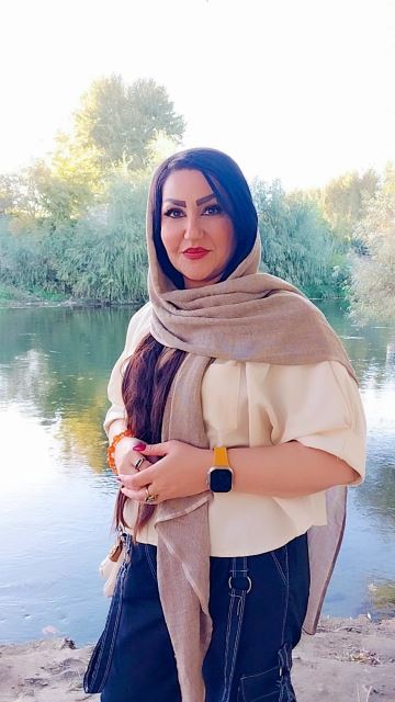 نیلوفر موگویی 