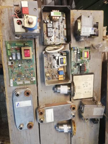 تعمیر پکیج در اصفهان
ما مفتخر هستیم که اعلام میکنیم: راهنمایی و مشاوره رایگان در زمینه تعمیرات پکیج، از خدمات برجستهی ماست. تعهد ما به ارائه خدمات حرفهای، شفاف و با اهمیت به نیازها و سؤالات مشتریان، باعث شده تا اعتماد شما به ما افزایش یابد. با اعتماد به راهنمایی و مشاوره رایگان ما، از تجربهای متمایز و تعمیرات حرفهای بهرهمند خواهید شد.