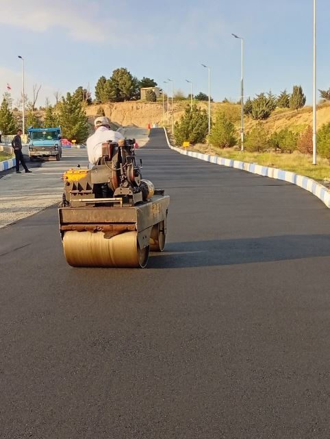 اجرای آسفالت در شرق تهران