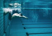 آموزش شنا مردان در تبریز