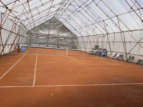 مربی تنیس خاکی در کرج