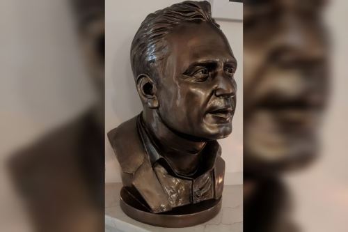 معروف ترین مجسمه ساز در تهران