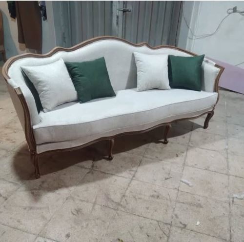 تولید مبل در تهران کوژین مبل نماد کیفیت و اصالت در تولید مبلمان تهران کوژین مبل را باید از برترین تولیدکنندگان مبلمان کلاسیک و مدرن در تهران دانست. این مجموعه با تکیه بر هنر اصیل چوبکاری و بهرهگیری از پیشرفتهترین تکنولوژیهای روز دنیا، محصولاتی منحصربهفرد و باکیفیت خلق میکند. چرا کوژین مبل؟ ✔ استفاده از مرغوبترین مواد اولیه: چوبهای طبیعی و باکیفیت، روكشهای لوکس و اكسسوارهای درجه یک ✔ تولید حرفهای: ساخت انواع مبلمان و مصنوعات چوبی با دقت و ظرافت هنرمندانه ✔ دوام و ماندگاری بینظیر: محصولاتی که سالها زیبایی و استحکام خود را حفظ میکنند. ✔ تنوع طرح و سبک: از مبلمان کلاسیک و سلطنتی تا طراحیهای مدرن و مینیمال ✔ سفارشیسازی: امکان طراحی و ساخت مبلمان مطابق با سلیقه و فضای موردنظر شما کوژین مبل اعتبار و اصالت در هر محصول این مجموعه با ارائه مبلمان لاکچری و منحصربهفرد، توانسته جایگاه خود را به عنوان یکی از معتبرترین تولیدیهای مبل تهران تثبیت کند. اگر به دنبال کیفیت، زیبایی و اصالت هستید، کوژین مبل بهترین انتخاب است. 📞 برای مشاوره، سفارش و مشاهده نمونه کارها با ما در تماس باشید.