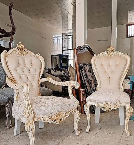 تولید مبل در تهران کوژین مبل به عنوان یکی از معتبرین مراکز تولیدی مبل ارزان و باکیفیت افتخار دارد تا شیکترین و به روزترین طرح و مدل های مبلمان را بسته به سلیقه مشتریان خود تولید و به فروش برساند. با توجه به این که نوع مبلمان تأثیر بسزایی در دکوارسیون ساختمان ها و زیباتر دیده شدن منازل شما دارند، انتخاب بهترین مرکز تولیدی مبلمان در تهران از اهمیت زیادی دارد. کارشناسان کوژین مبل به عنوان برترین گالری مبل در یافت آباد تهران به شما کمک میکنند تا با توجه به فضا و میزان متراژ منزل خود، بتوانید بهترین طرح مبلمان با رنگبندی مناسب و بودجه مورد نظرتان را انتخاب کنید. پس از ثبت سفارشات شما عزیزان در این مجموعه، مبلمان در کوتاه ترین زمان ممکن تولید شده و در اختیار شما قرار میگیرد.