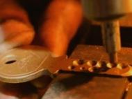 ساخت انواع کلید در محل شما ارسال نیرو متخصص کمتر از ۲۰دقیقه به سرتاسر شهر مشهد