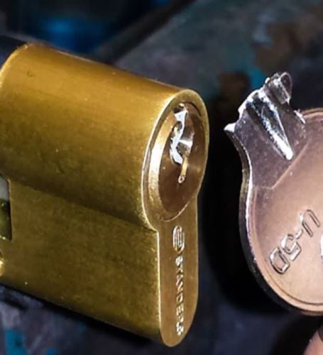 در اوردن کلید شکسته ارسال نیرو به سرتاسر شهر
قفل و کلید سازی سیار مشهد