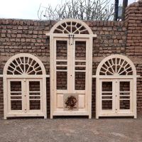 درب چوبی و سنتی قدیمی