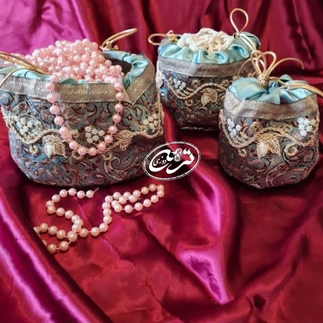 سرمه دوزی روی ترمه