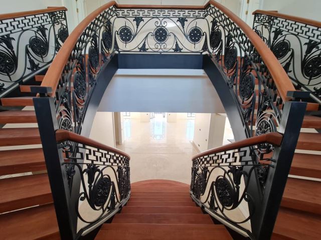 ساخت و اجرای نرده فلزی