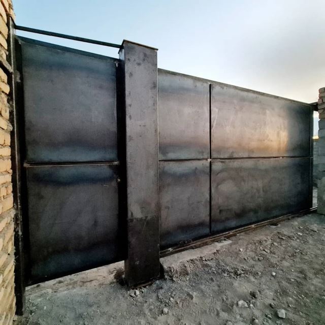 نرده و درب آهنی