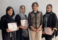 مربی کاشت ناخن