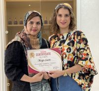 مربی کاشت ناخن