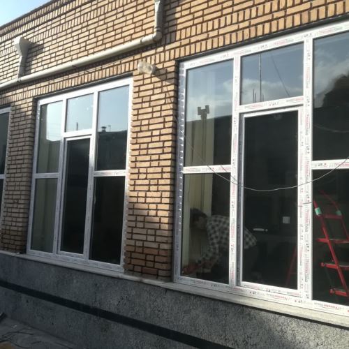 سازنده انواع درب و پنجرهای upvc ساده، دوحالته. فرانسوی، کشویی، خم، گنبدی،. و توری ثابت، پلیسه ای، لولایی