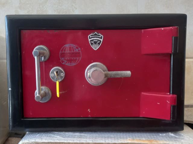 گاوصندوق استوک علی کمالی اردکانی