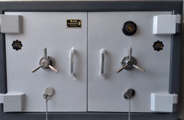 گاوصندوق استوک علی کمالی اردکانی