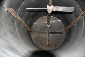 مخرن تحت خلا