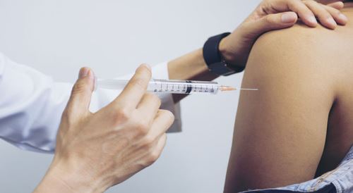 تزریقات واکسن در منزل اصفهان