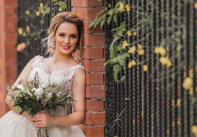 بهترین آتلیه فیلمبرداری و عکاسی عروس داماد در اصفهان