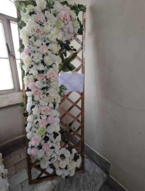 کرایه تاج گل مصنوعی