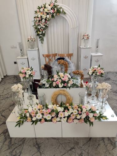 سالن عقد روستیک در اصفهان